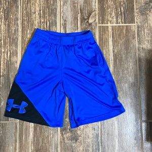 Under Armour Boys L Shorts.